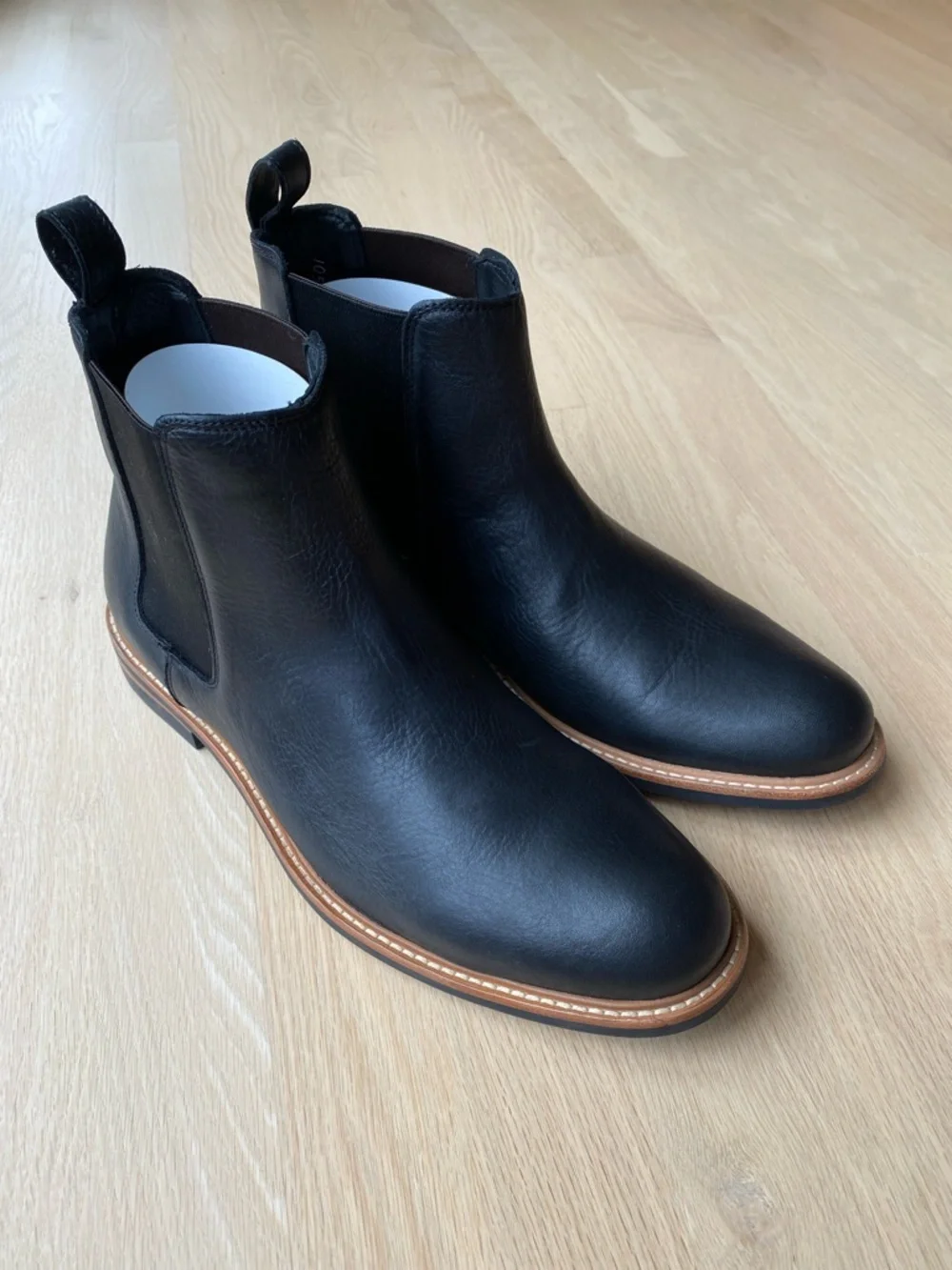 Mens Size 10.5 Nisolo Black Leather All Weather Chukka Chelsea Boots Brand New